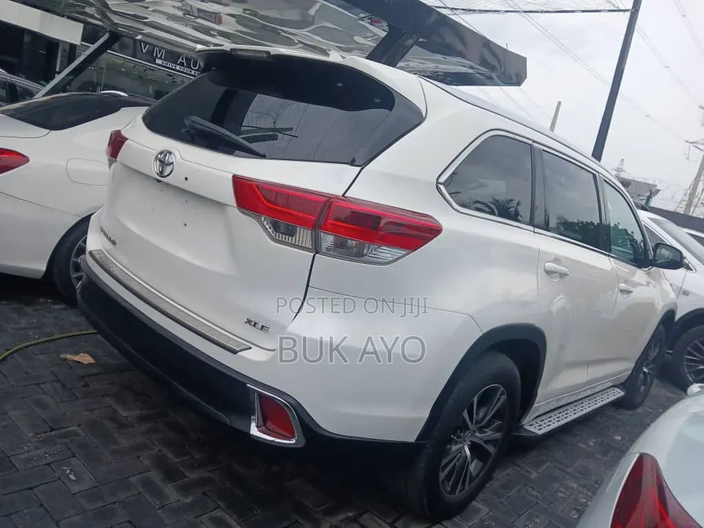 Toyota Highlander XLE V6 4x4 (3.5L 6cyl 6A) 2016 White