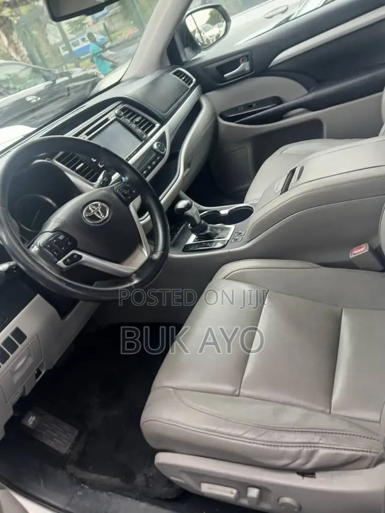 Toyota Highlander XLE V6 4x4 (3.5L 6cyl 6A) 2016 White