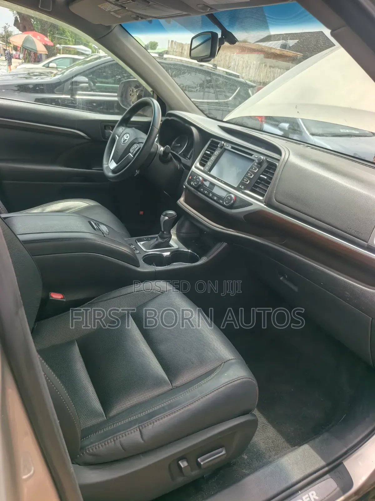 Toyota Highlander Limited V6 4x2 (3.5L 6cyl 6A) 2016 Gold