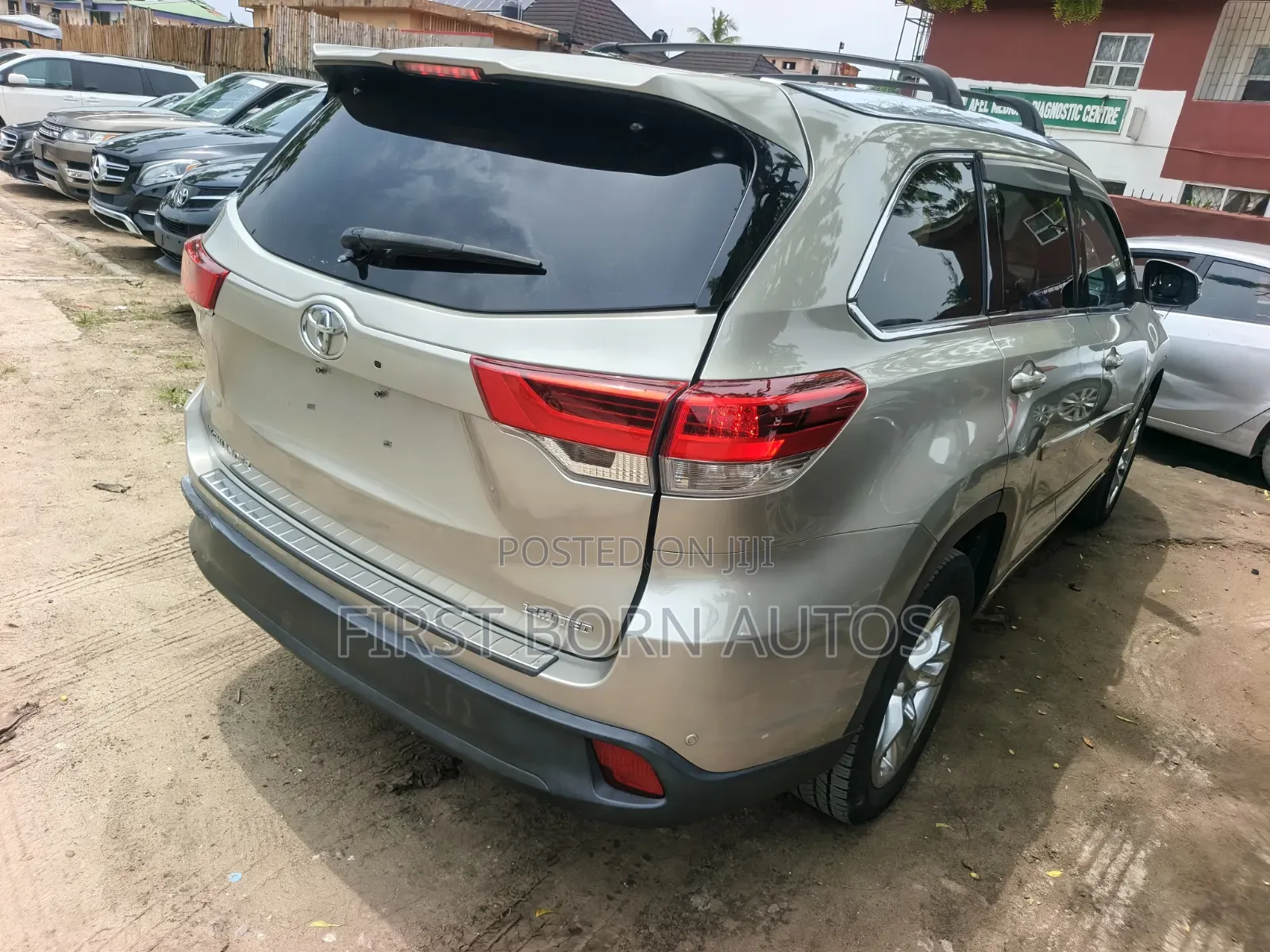 Toyota Highlander Limited V6 4x2 (3.5L 6cyl 6A) 2016 Gold