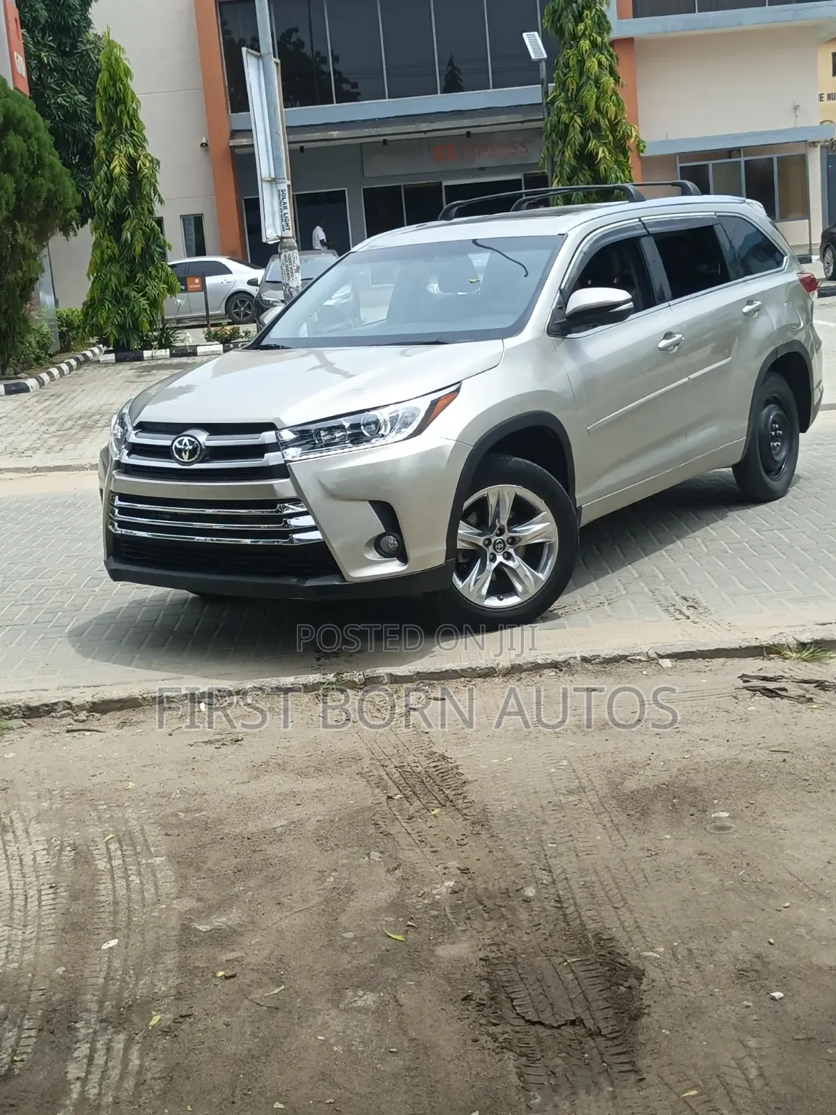 Toyota Highlander Limited V6 4x2 (3.5L 6cyl 6A) 2016 Gold