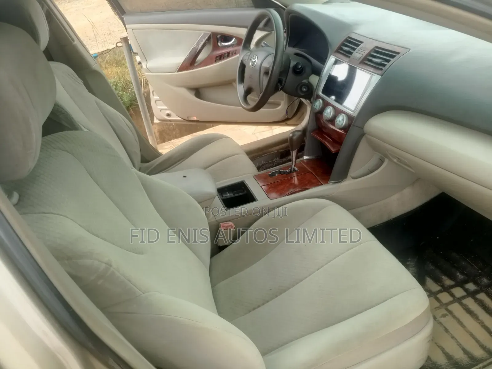Toyota Camry LE 4dr Sedan (2.4L 4cyl 5A) 2009 Gold