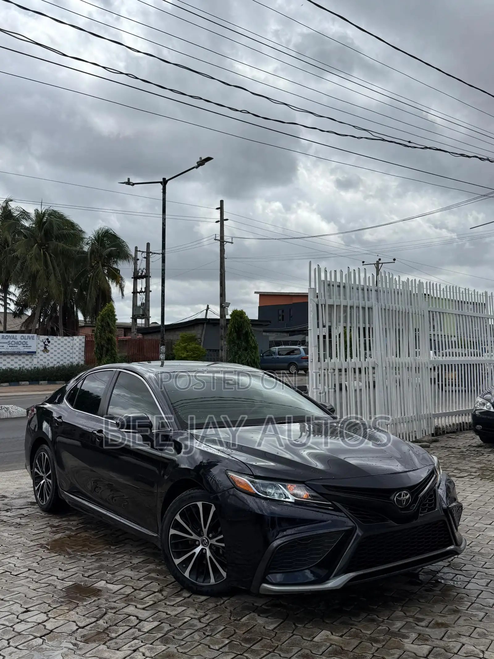 Toyota Camry SE FWD (2.5L 4cyl 8AM) 2018