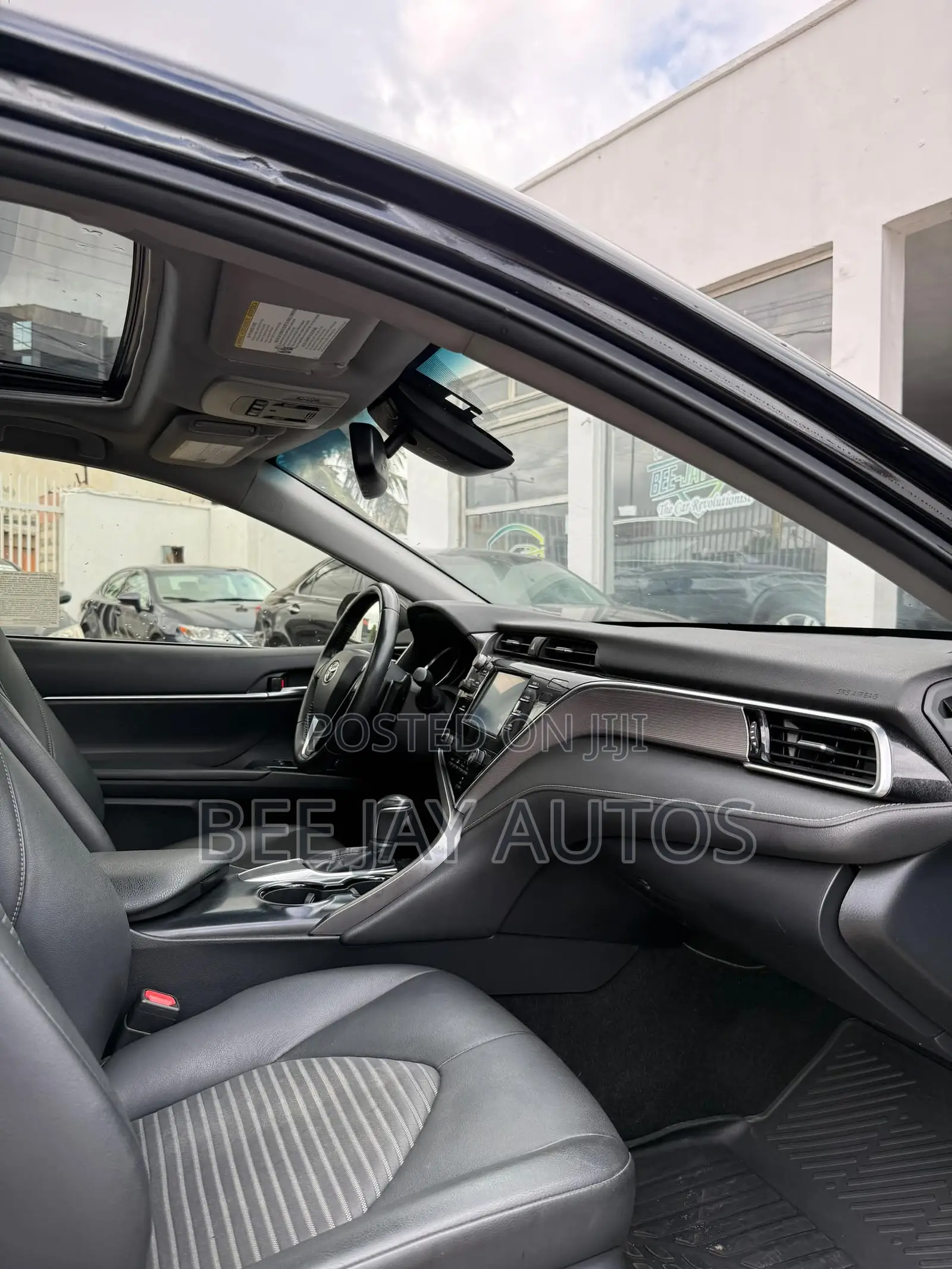 Toyota Camry SE FWD (2.5L 4cyl 8AM) 2018