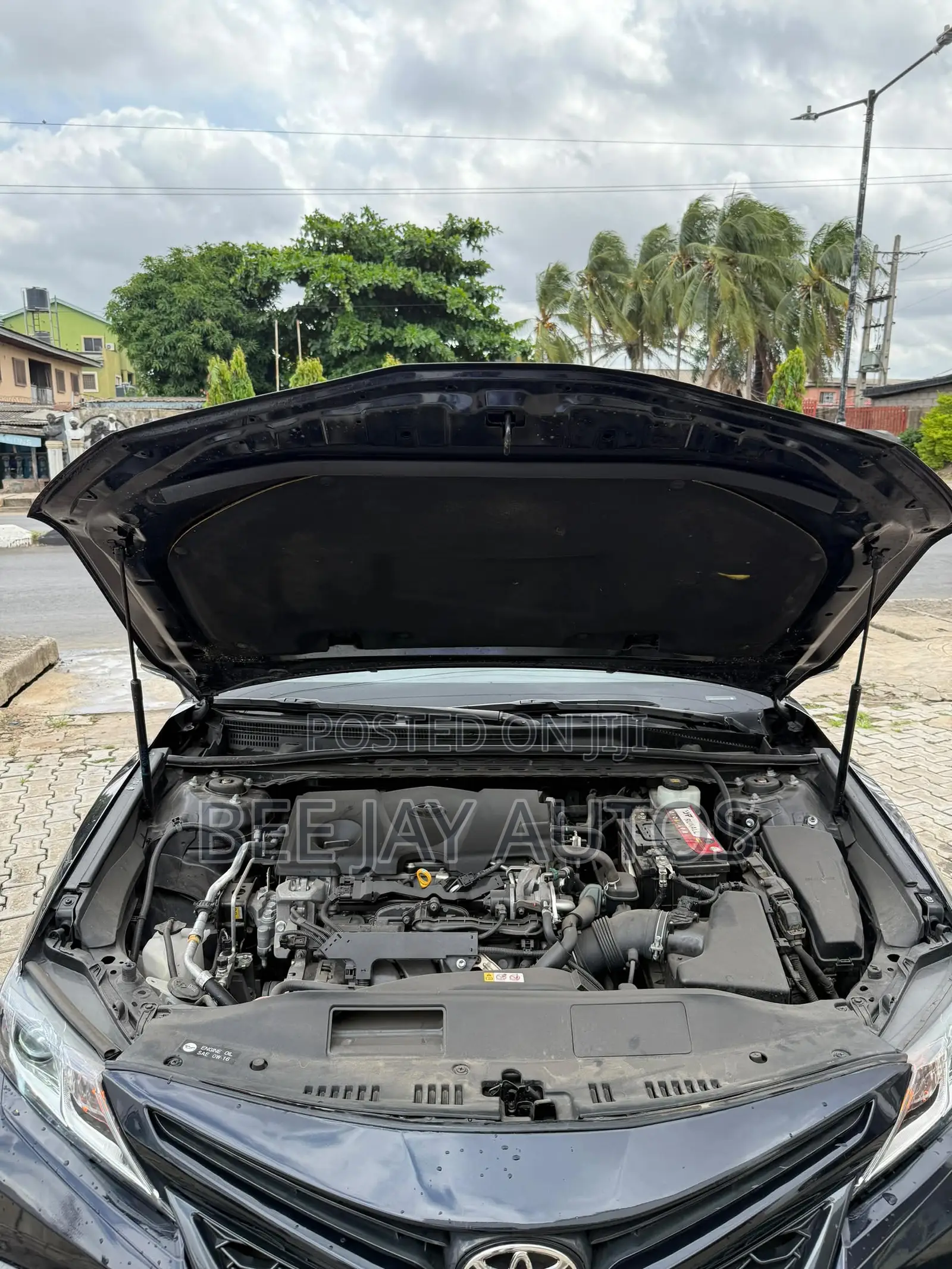 Toyota Camry SE FWD (2.5L 4cyl 8AM) 2018