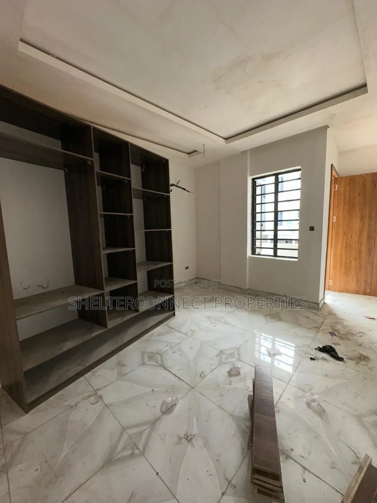 3bdrm Apartment in Lekki Phase 1 for sale