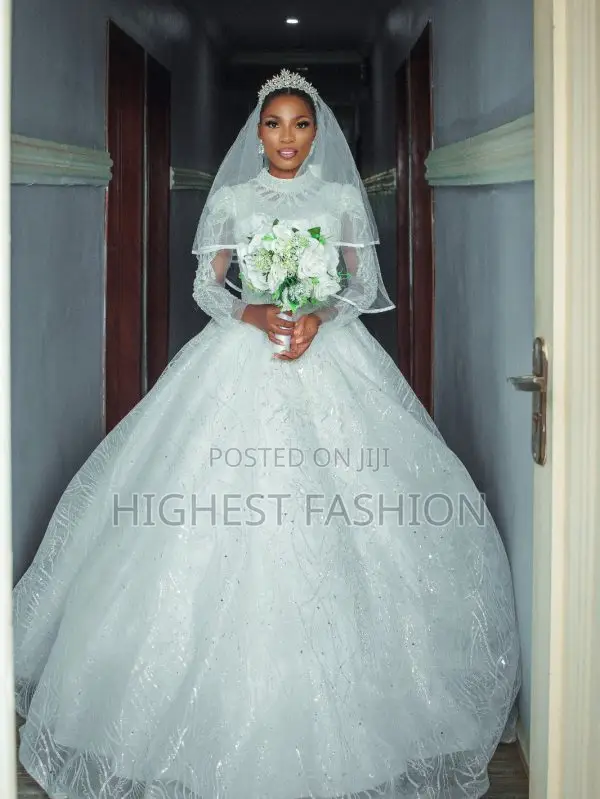 Wedding Gown With Veil - Style 823