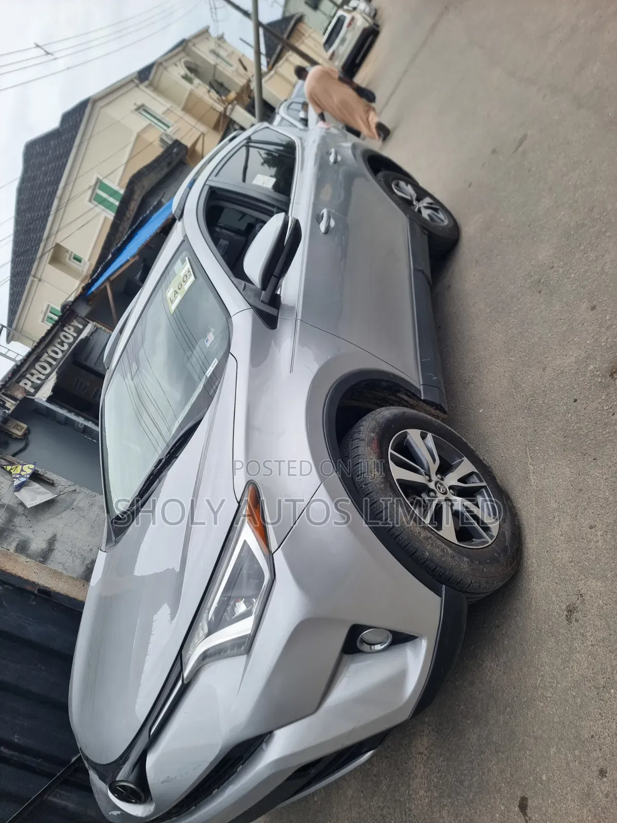 Toyota RAV4 XLE 4dr SUV (2.5L 4cyl 6A) 2018 Silver