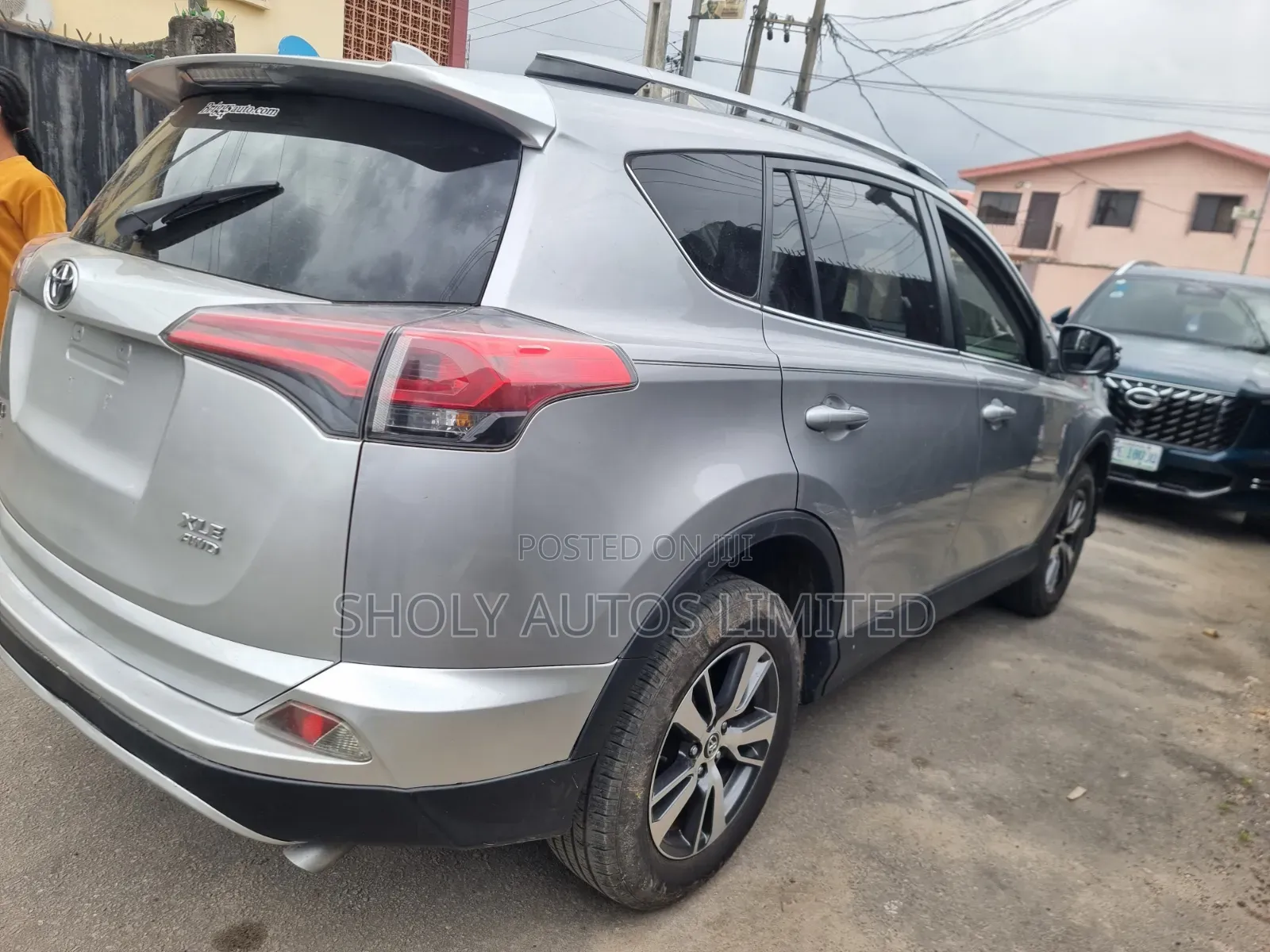 Toyota RAV4 XLE 4dr SUV (2.5L 4cyl 6A) 2018 Silver