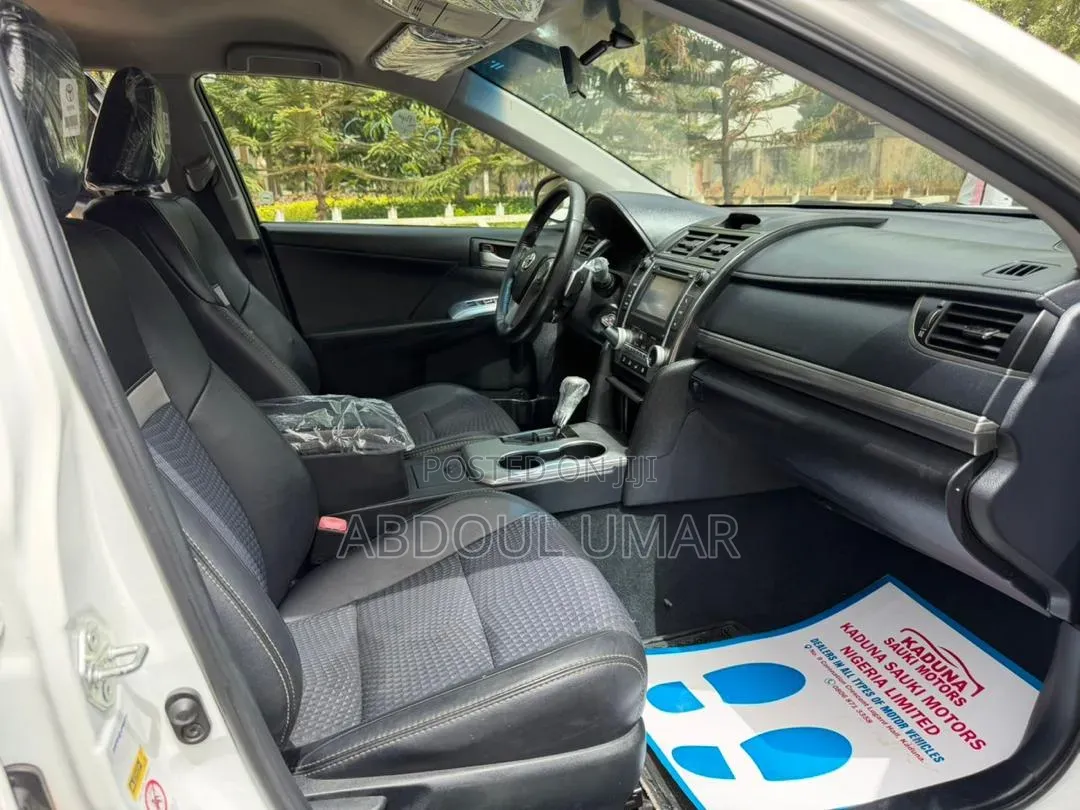 Toyota Camry SE 4dr Sedan (2.5L 4cyl 6A) 2013 White