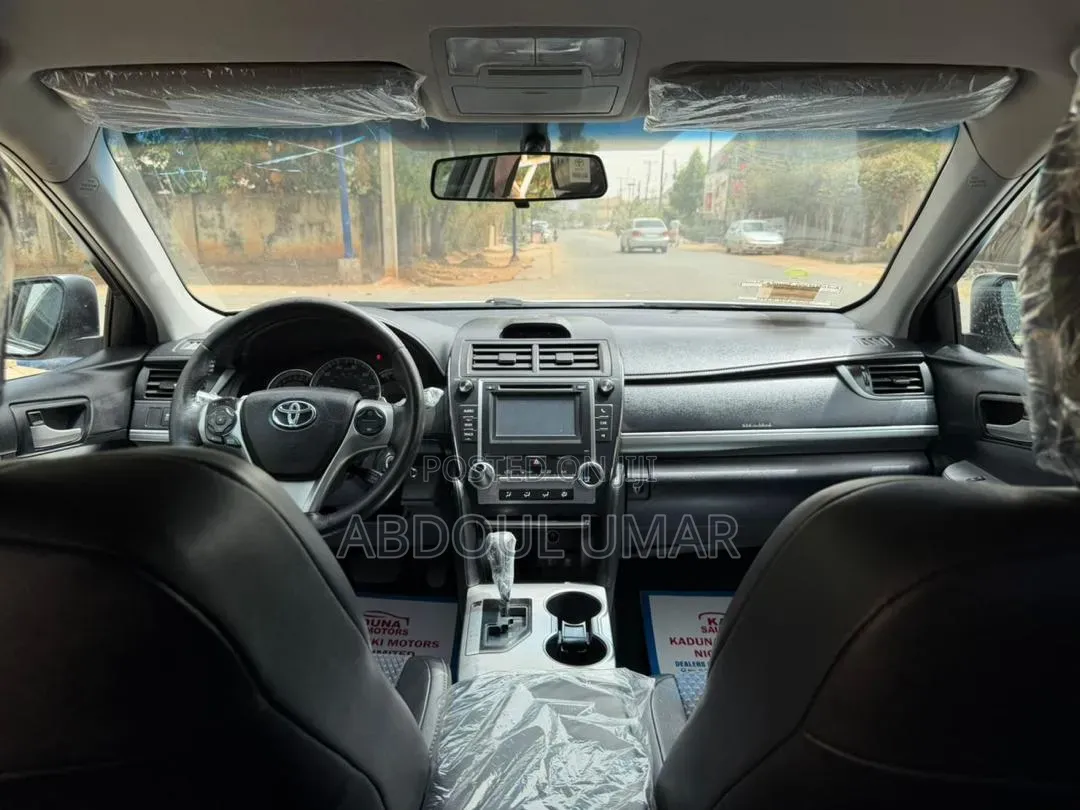 Toyota Camry SE 4dr Sedan (2.5L 4cyl 6A) 2013 White