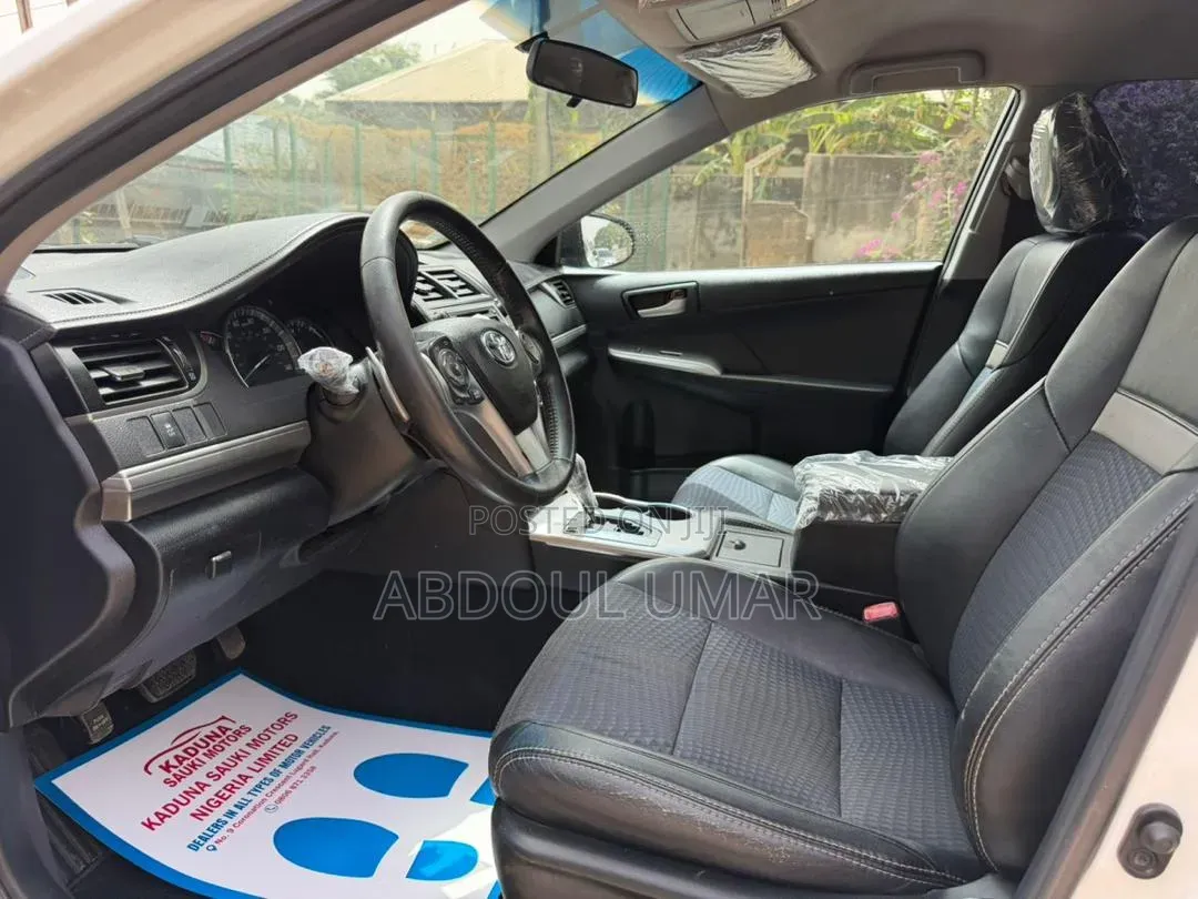 Toyota Camry SE 4dr Sedan (2.5L 4cyl 6A) 2013 White