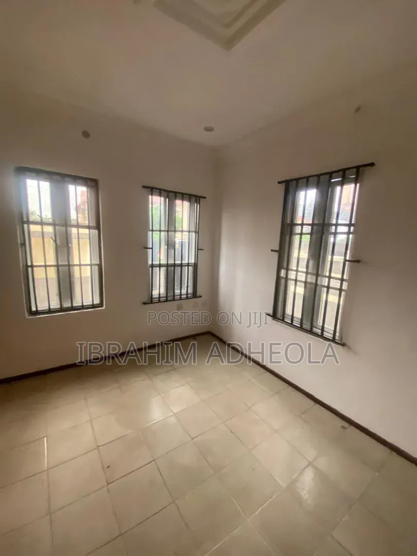 4bdrm Duplex in Magodo Gra Phase 2 for rent