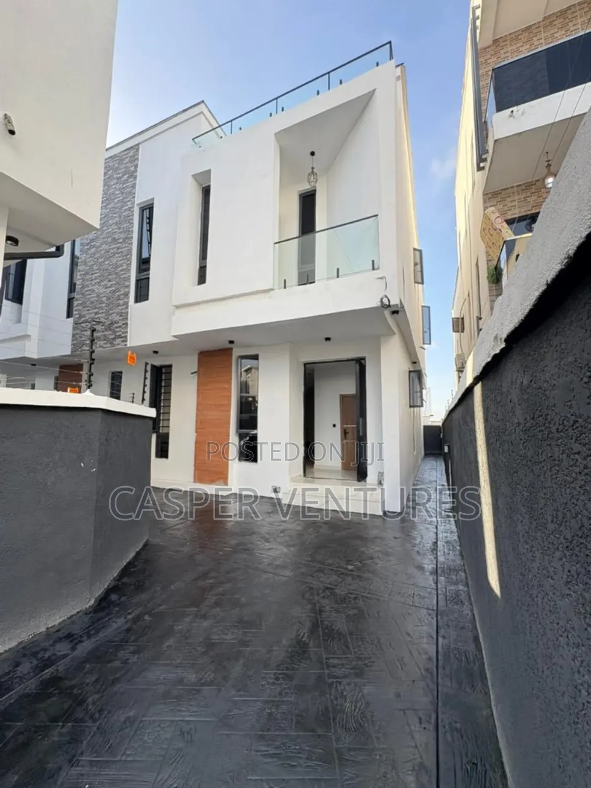 4bdrm Duplex in Ikota Villa for sale