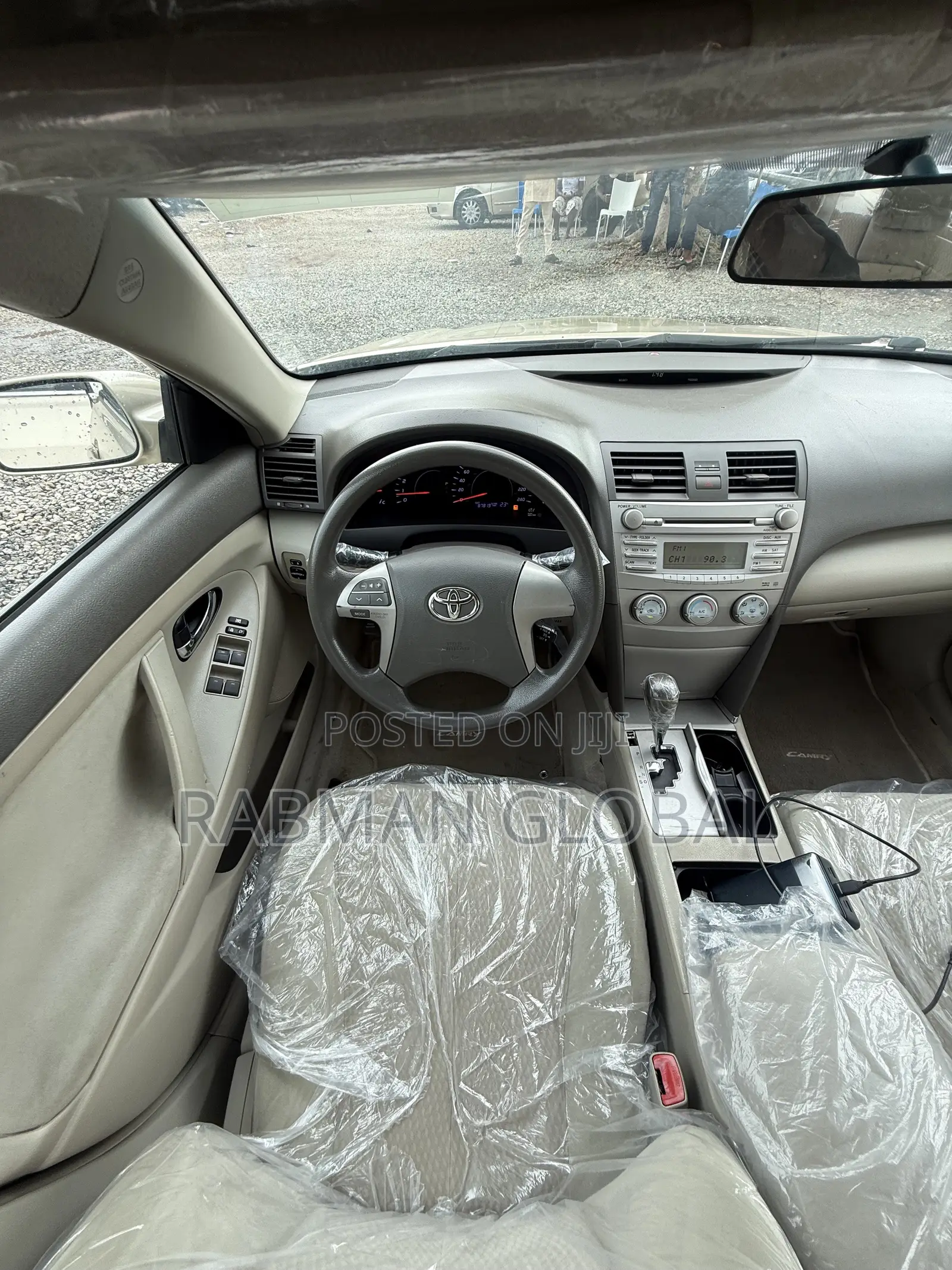 Toyota Camry LE 4dr Sedan (2.5L 4cyl 6AM) 2010 Gold