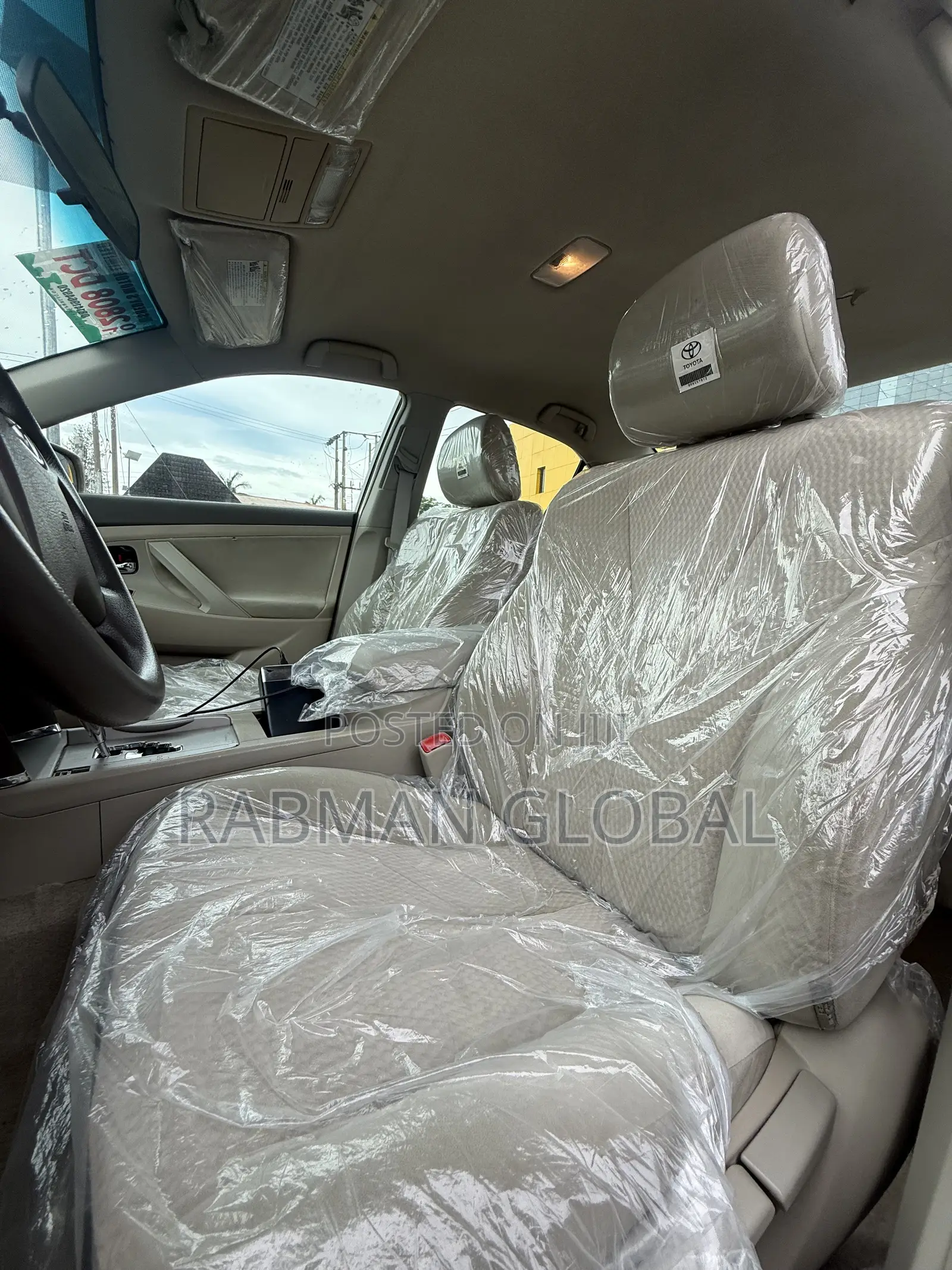 Toyota Camry LE 4dr Sedan (2.5L 4cyl 6AM) 2010 Gold