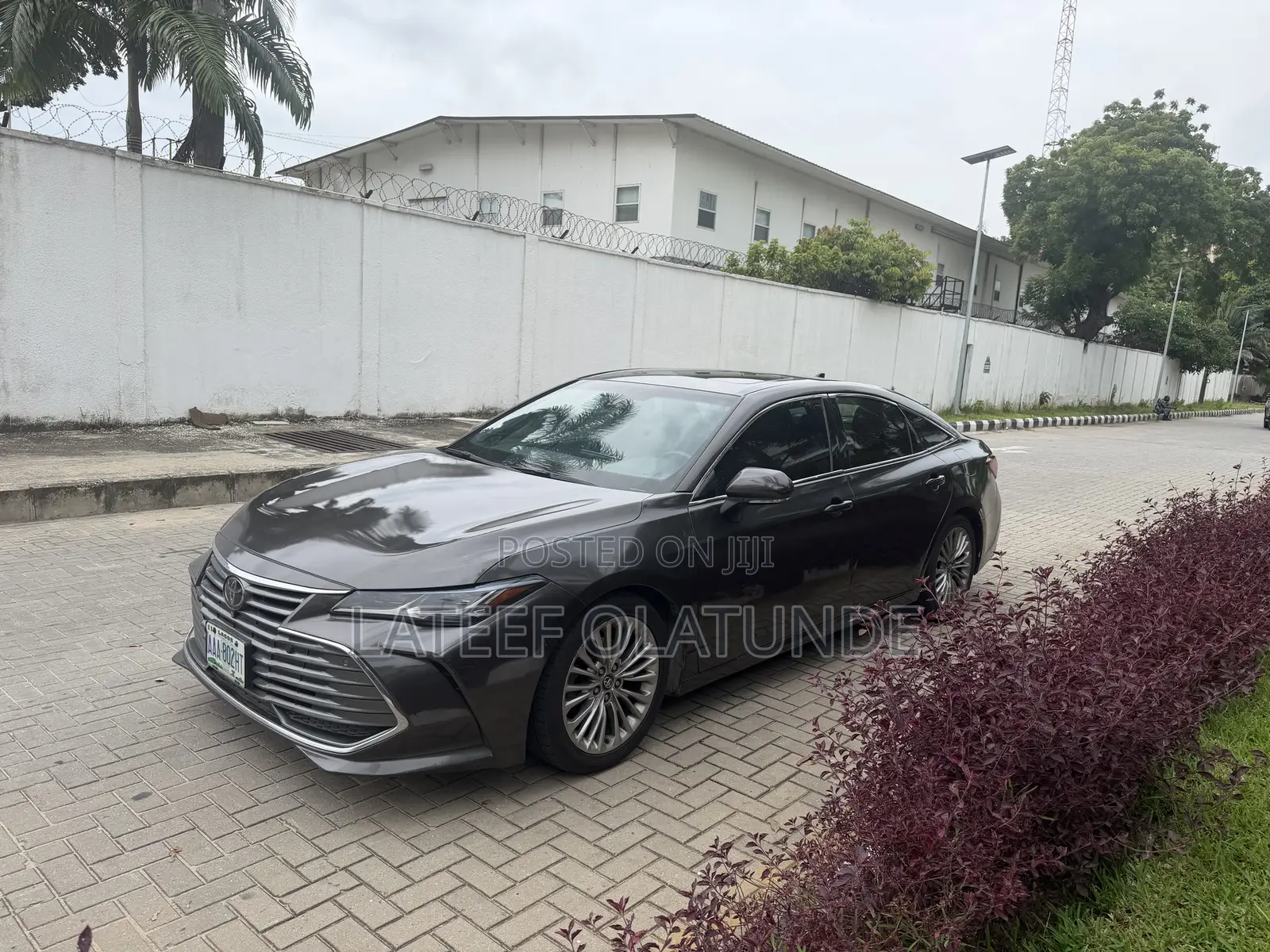 Toyota Avalon Limited FWD Sedan (3.5L V6 8A) 2019 Brown