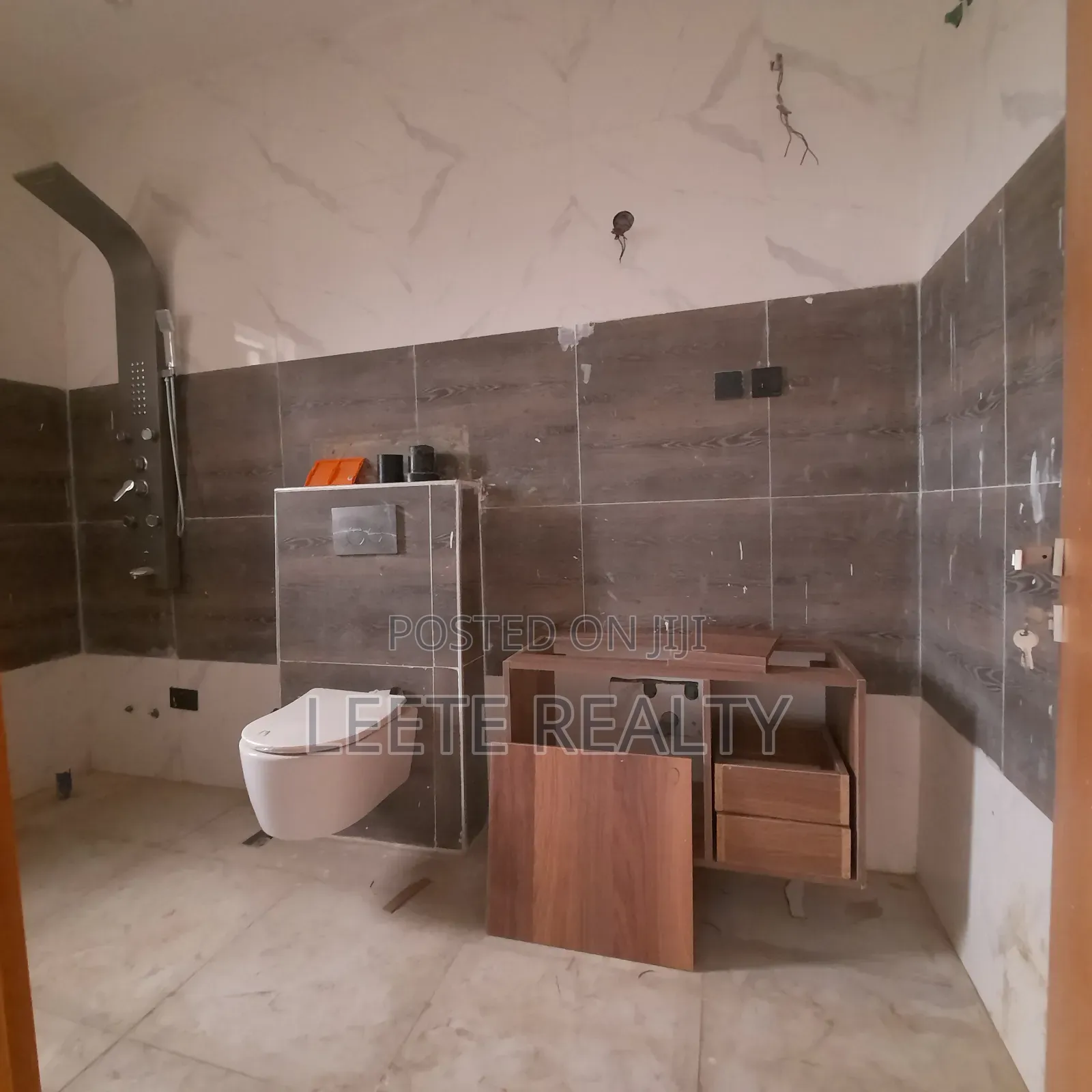 5bdrm Townhouse/Terrace in Jahi for sale