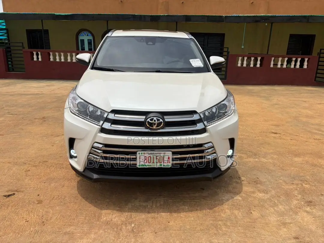 Toyota Highlander XLE 4x4 V6 (3.5L 6cyl 8A) 2018 White