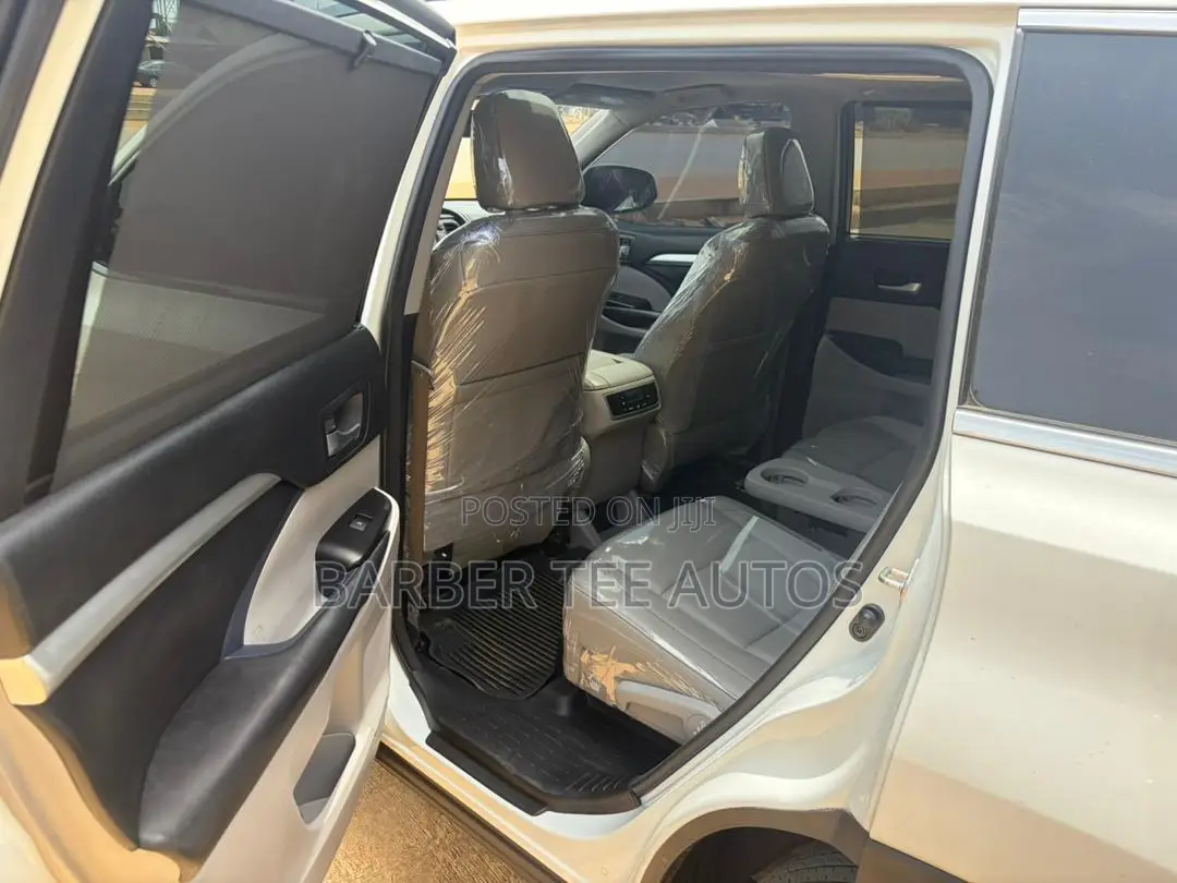 Toyota Highlander XLE 4x4 V6 (3.5L 6cyl 8A) 2018 White