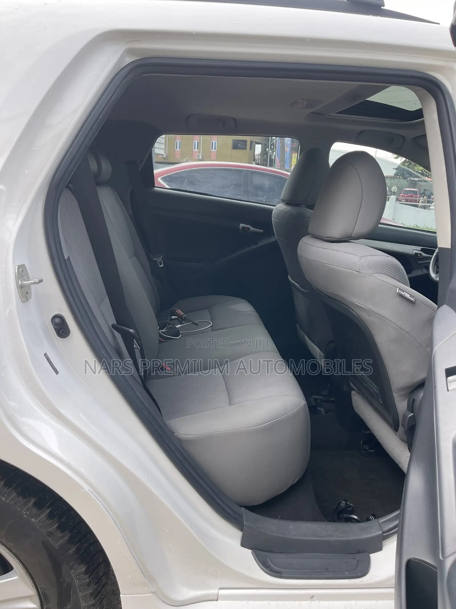 Toyota Matrix S Hatchback FWD (2.4L 4cyl 5A) 2009 White