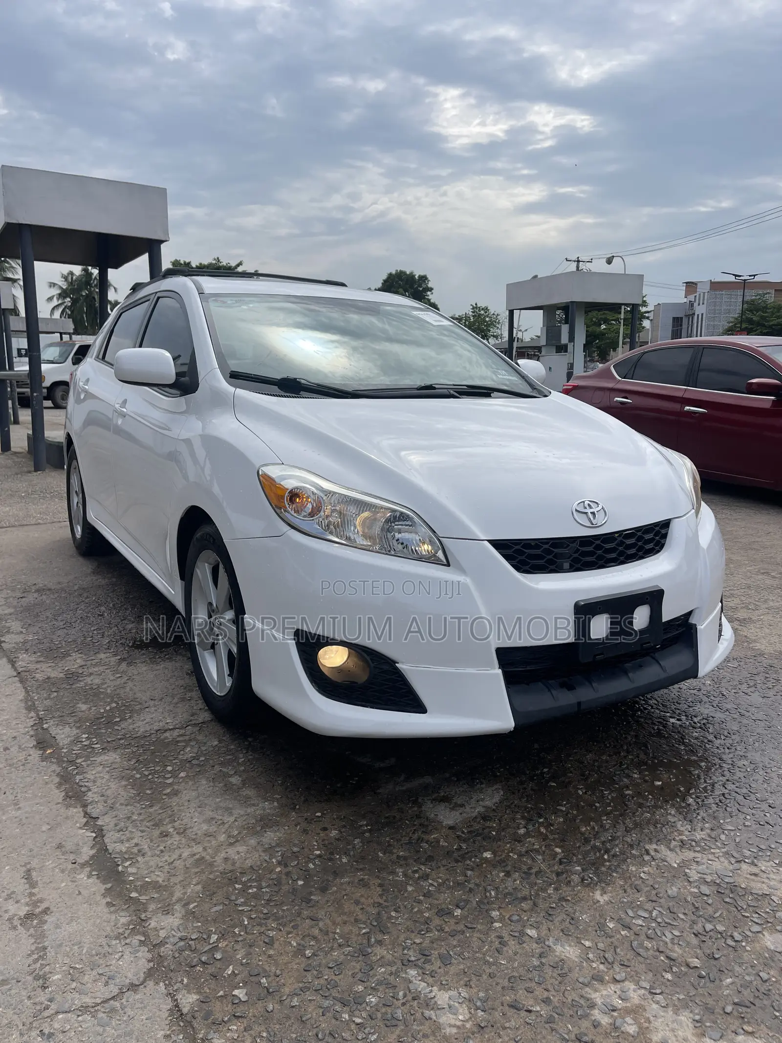 Toyota Matrix S Hatchback FWD (2.4L 4cyl 5A) 2009 White