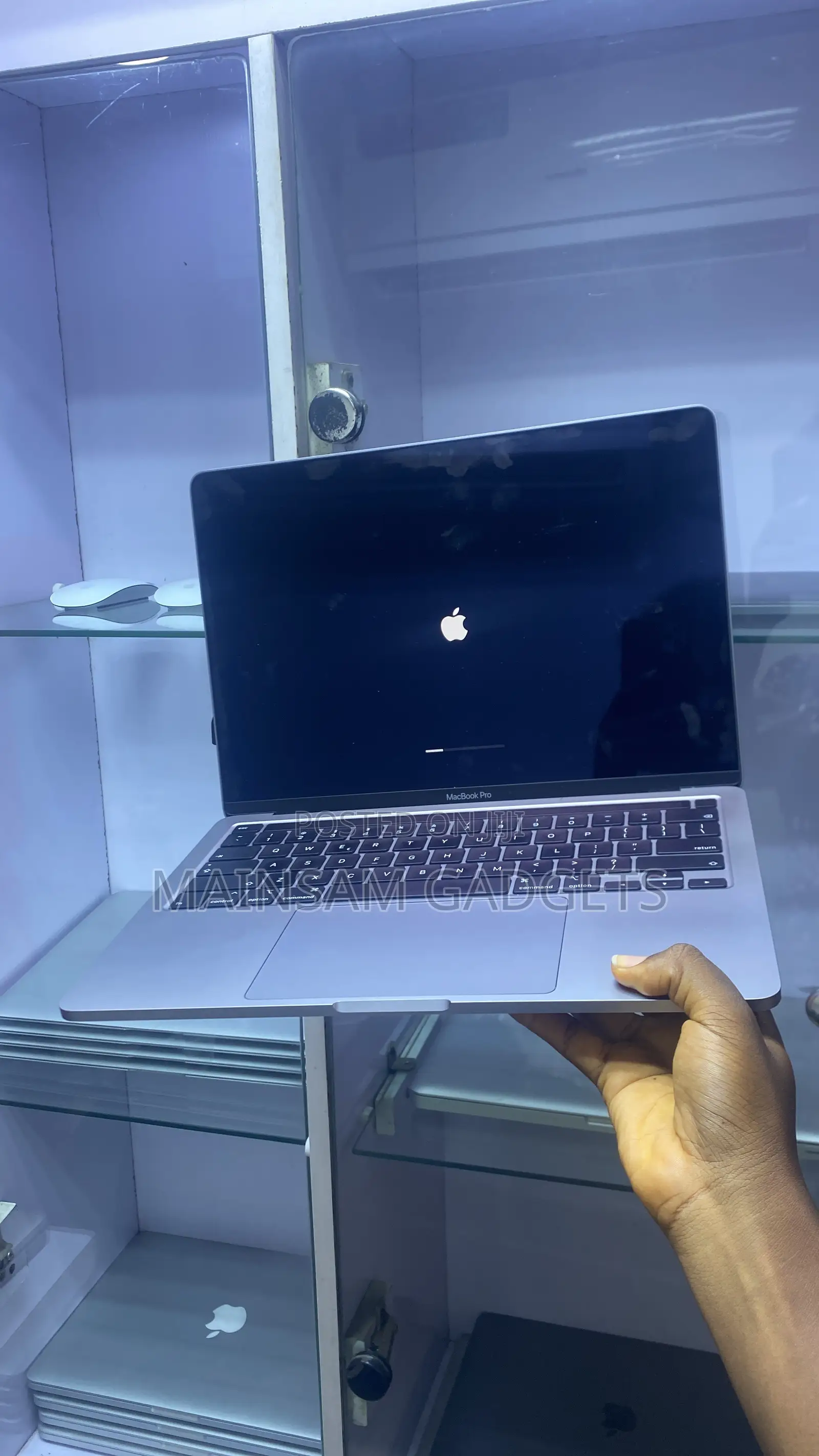 Laptop Apple MacBook Pro 2020 16GB Intel Core i7 SSD 512GB