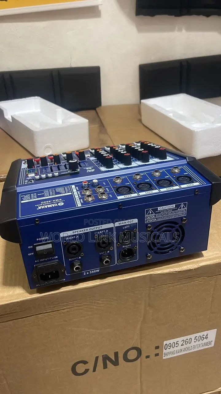 4 Channels Powered Mixer