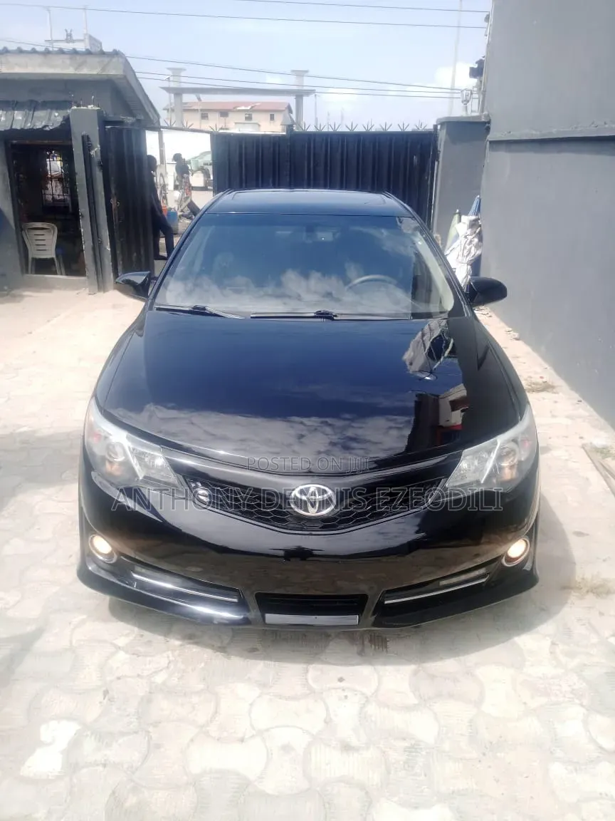 Toyota Camry SE 4dr Sedan (2.5L 4cyl 6A) 2013 Black