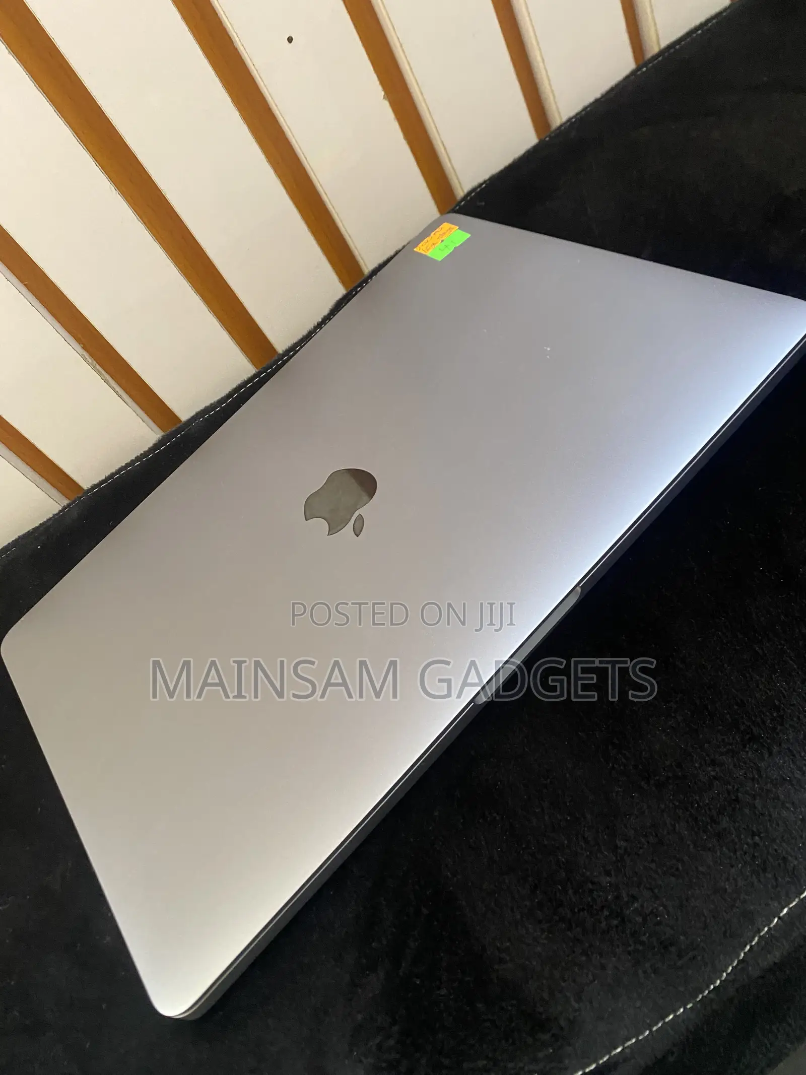 Laptop Apple MacBook Pro 2022 M2 16GB Apple M2 SSD 512GB