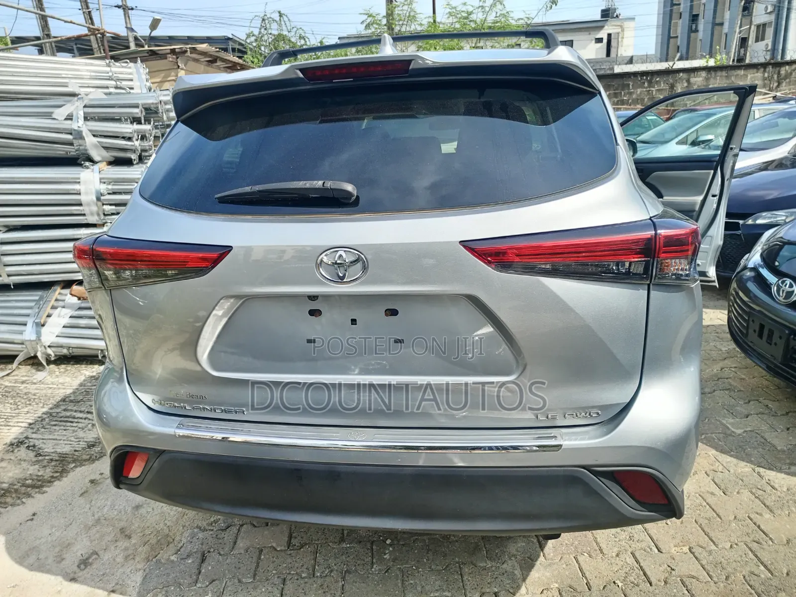Toyota Highlander XLE 2021 Silver