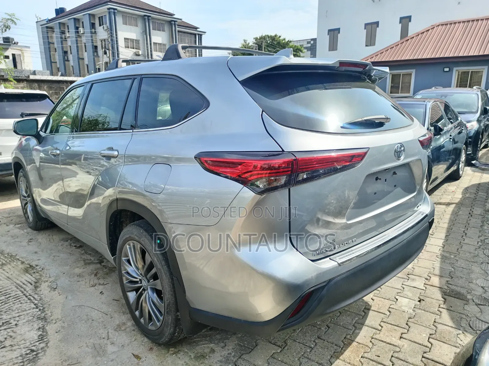 Toyota Highlander XLE 2021 Silver