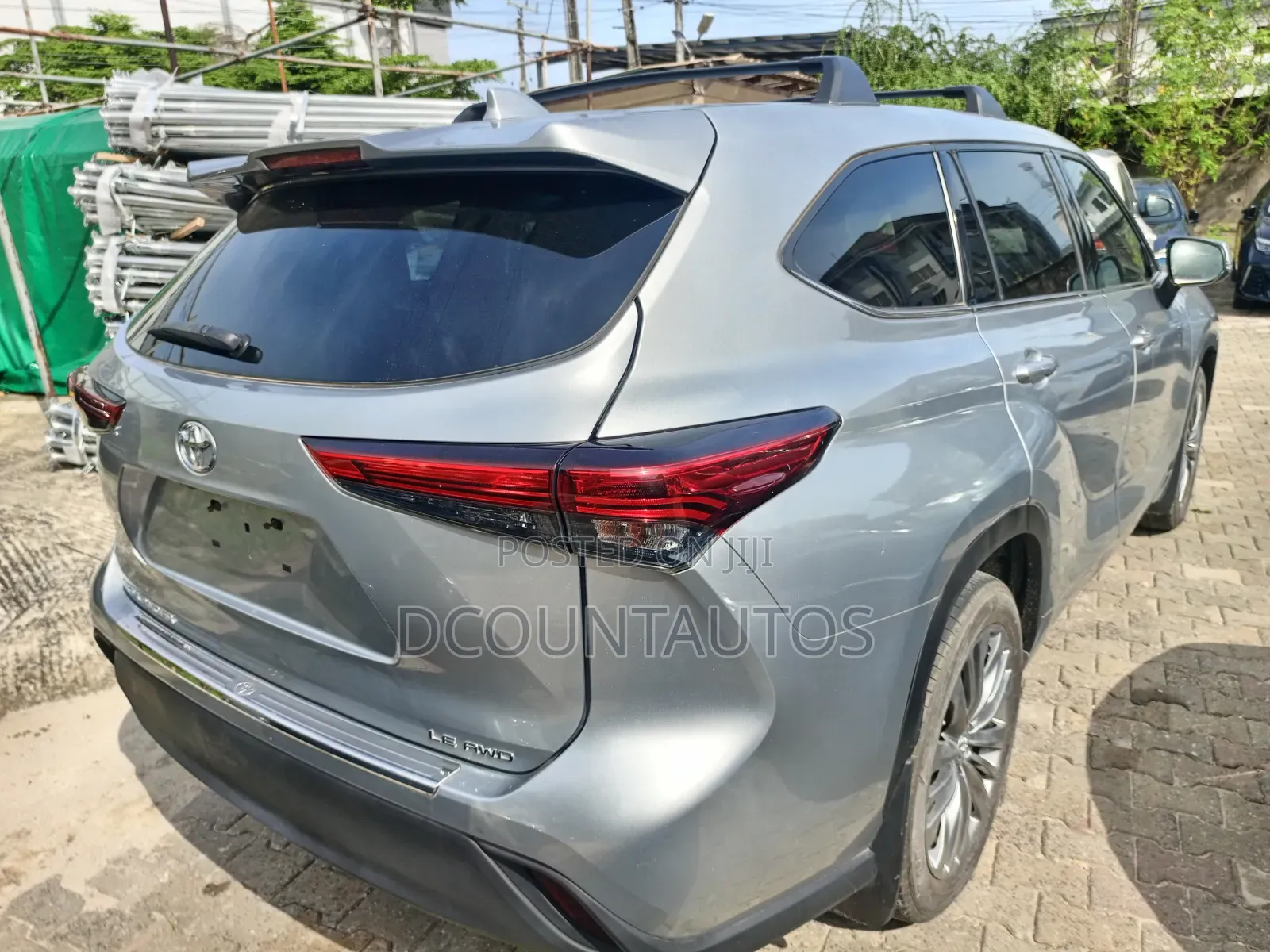 Toyota Highlander XLE 2021 Silver