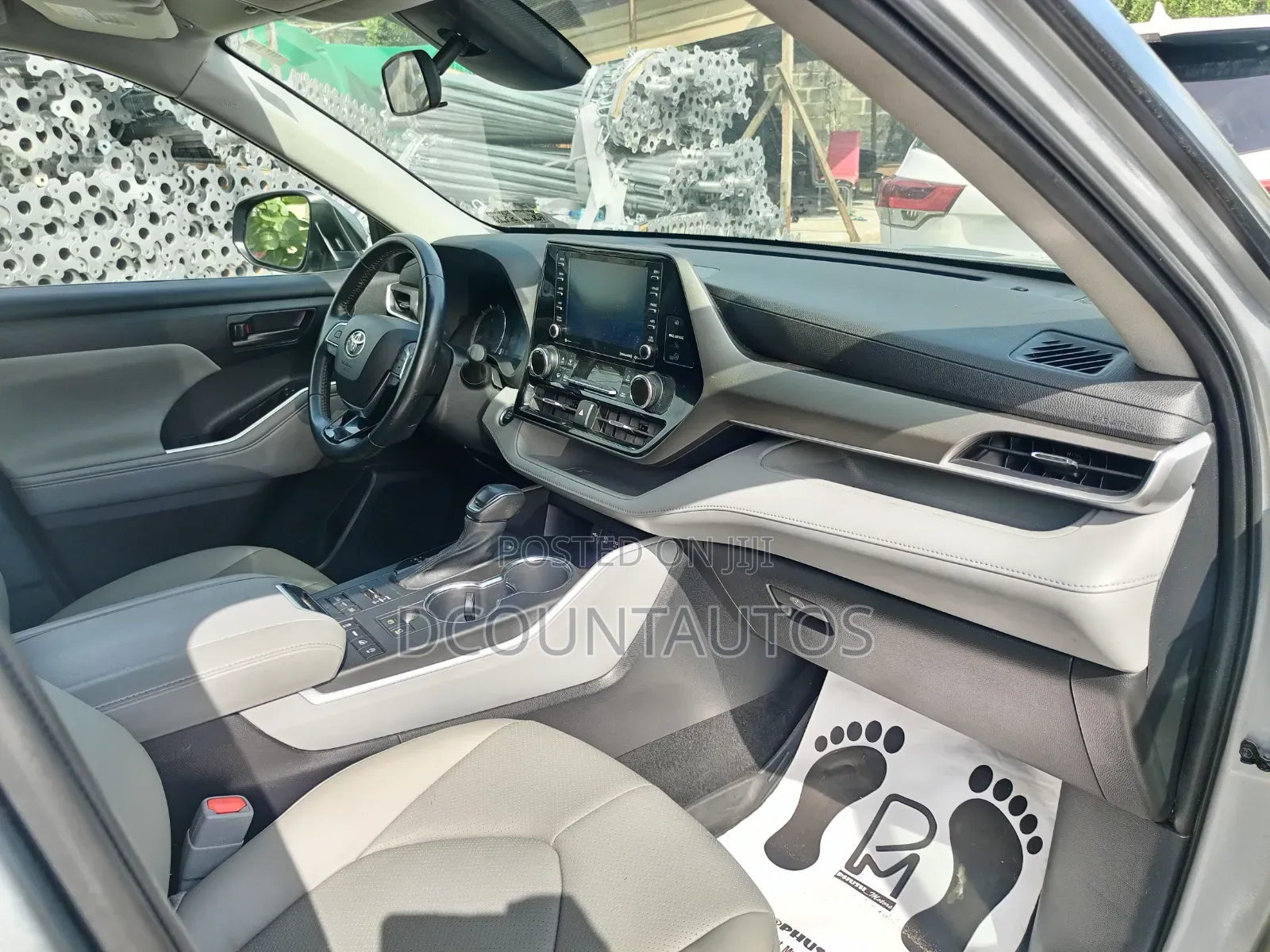 Toyota Highlander XLE 2021 Silver