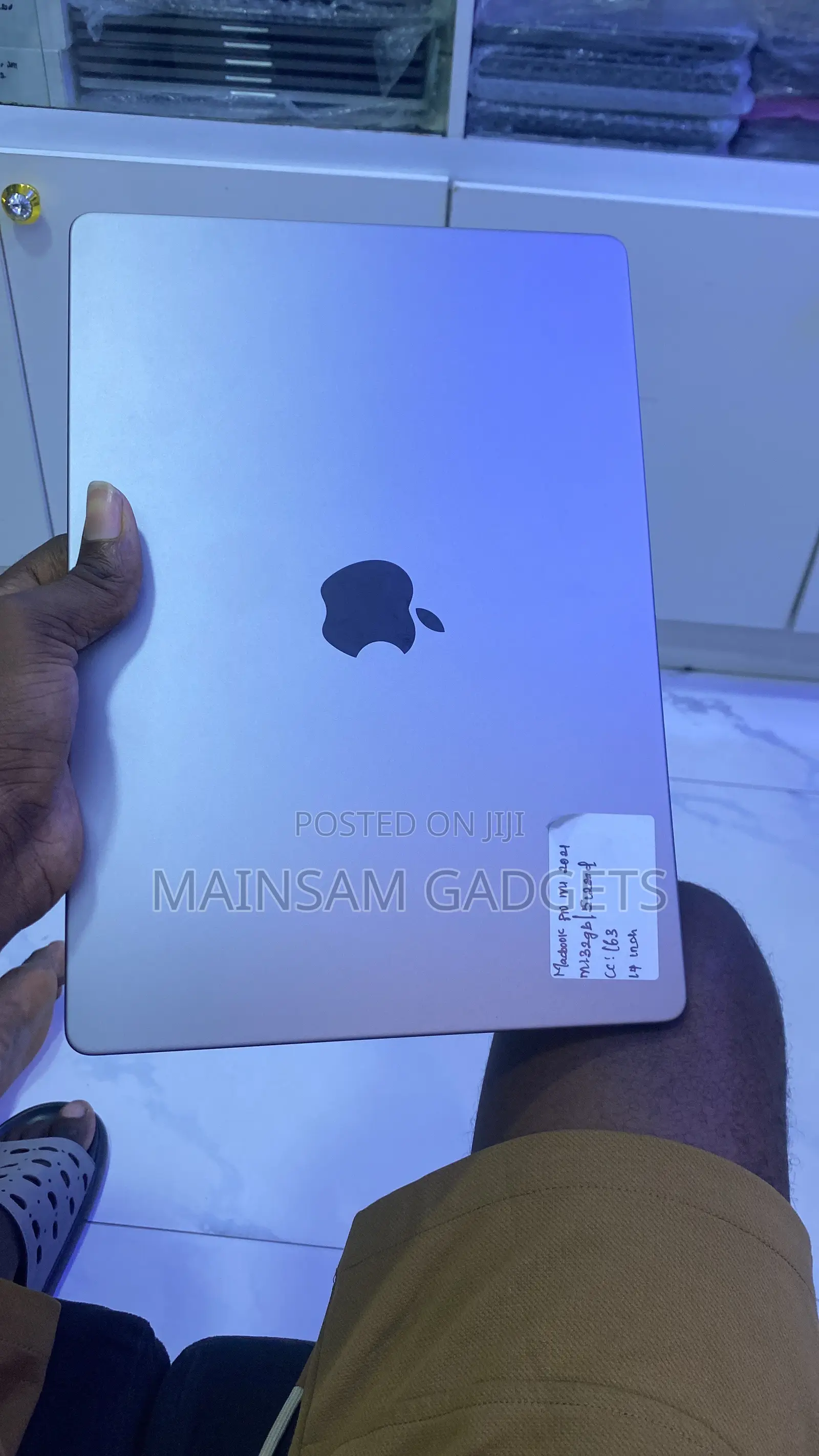 Laptop Apple MacBook Pro 2021 M1 16GB Apple M1 Pro SSD 512GB