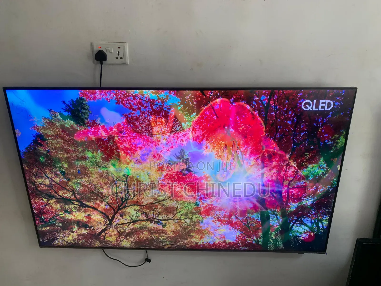 Qled Samsung 65inches Framless Airslim Comes With Free to Air Decoder