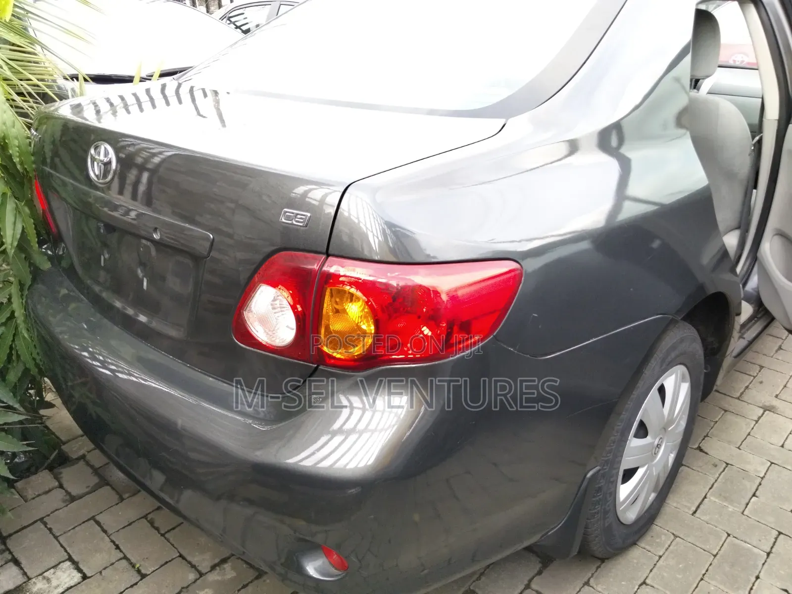 Toyota Corolla LE 4dr Sedan (1.8L 4cyl 4A) 2010 Gray