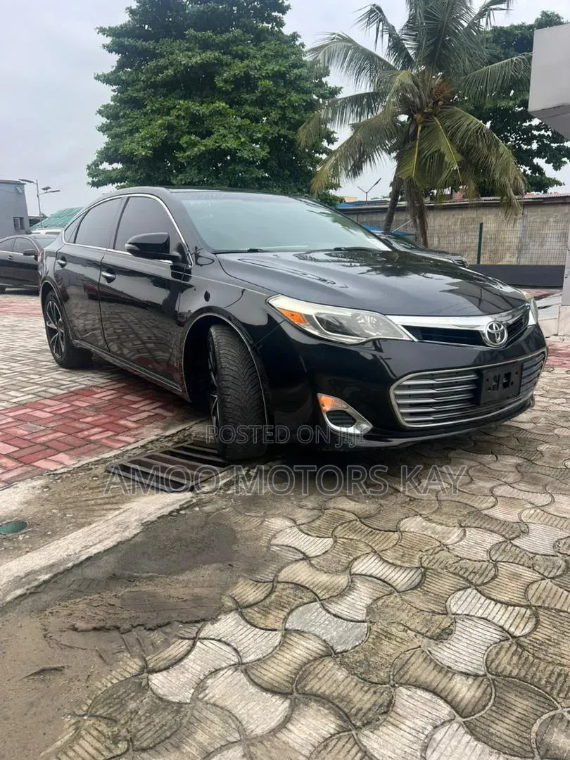 Toyota Avalon XLE Premium FWD Sedan (3.6L 6cyl 6A) 2016 Black