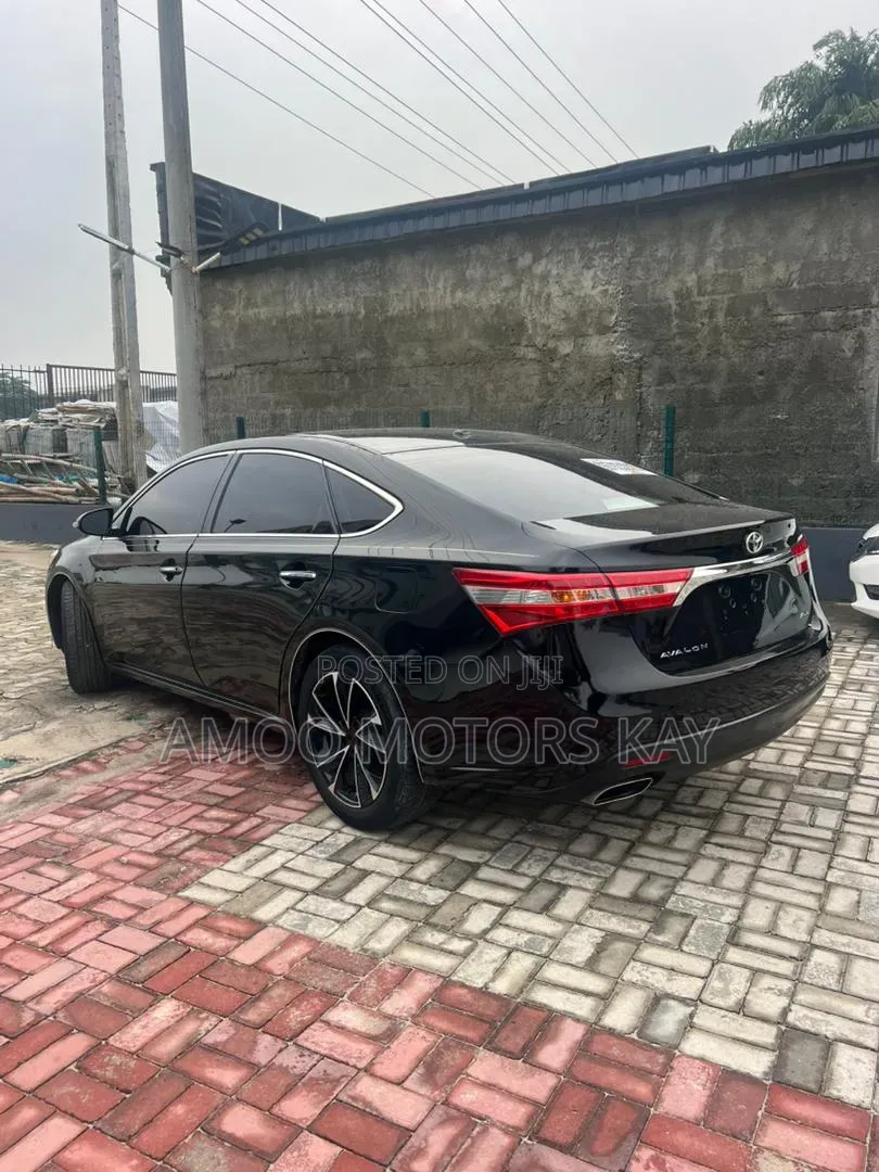 Toyota Avalon XLE Premium FWD Sedan (3.6L 6cyl 6A) 2016 Black
