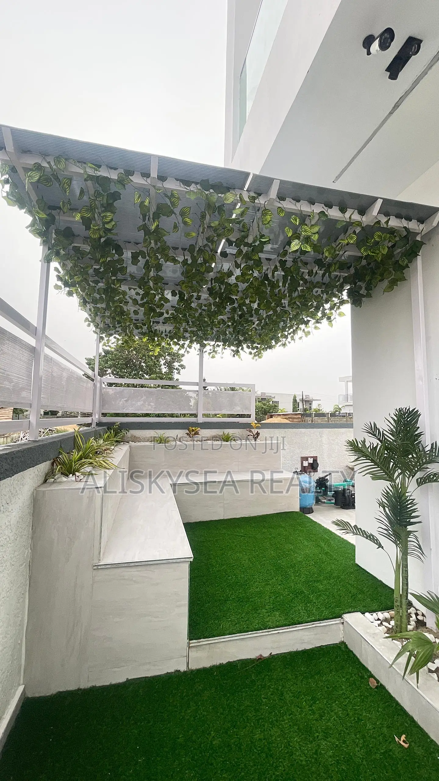 5bdrm House in Osapa for sale