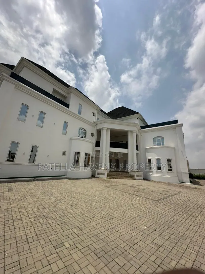 17bdrm Mansion in Asokoro for sale
