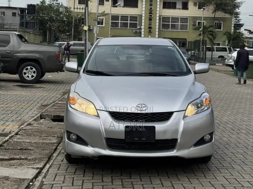 Toyota Matrix S Hatchback AWD (2.4L 4cyl 4A) 2009 Silver