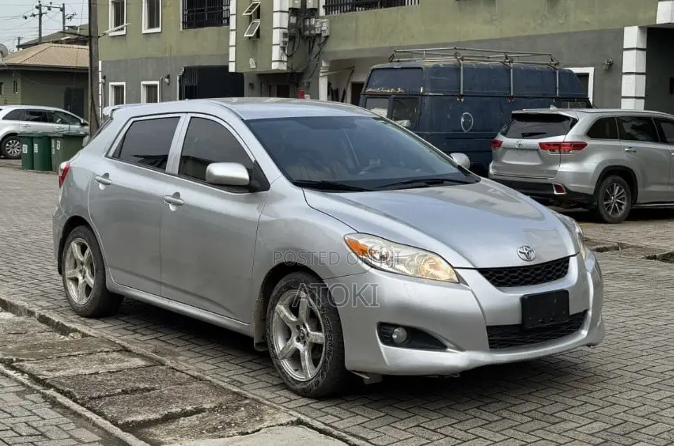 Toyota Matrix S Hatchback AWD (2.4L 4cyl 4A) 2009 Silver