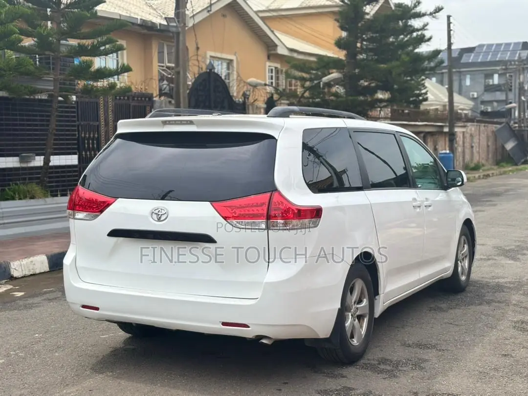 Toyota Sienna 7 Passenger 2011 White