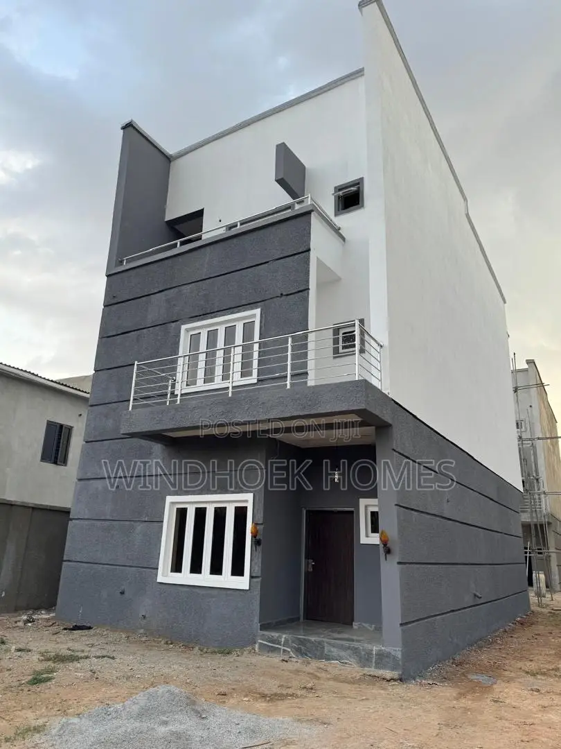 4bdrm Duplex in Life Camp for sale