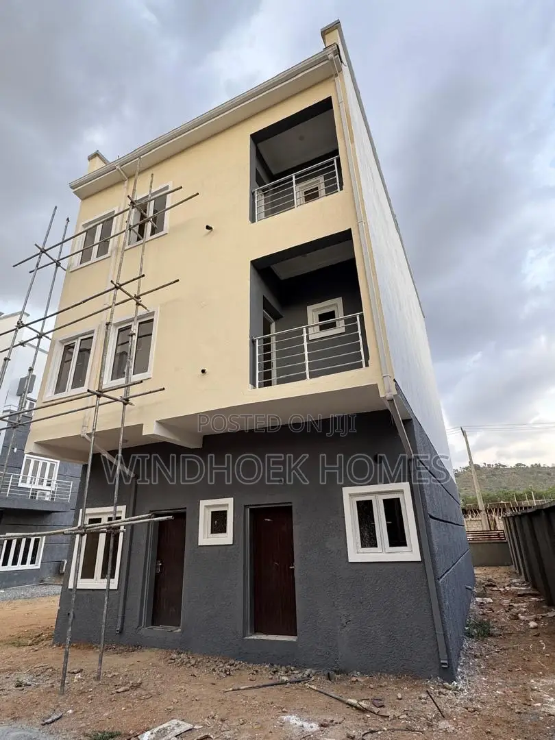 4bdrm Duplex in Life Camp for sale