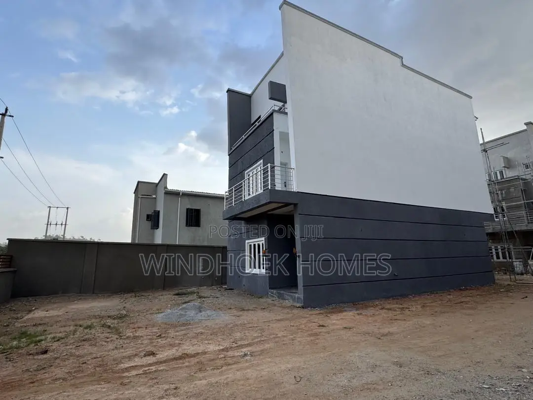 4bdrm Duplex in Life Camp for sale