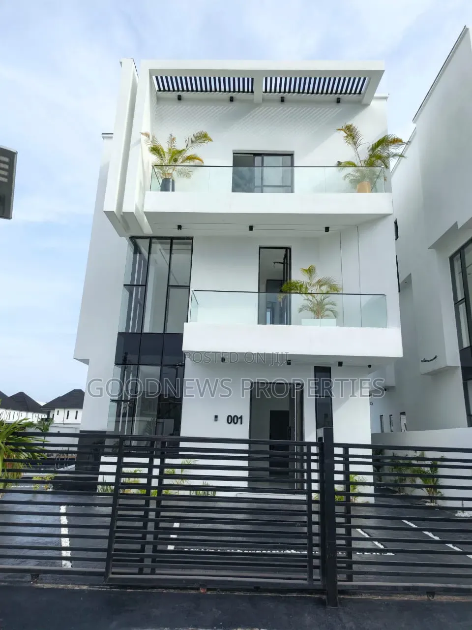 5bdrm Duplex in Ikota for sale