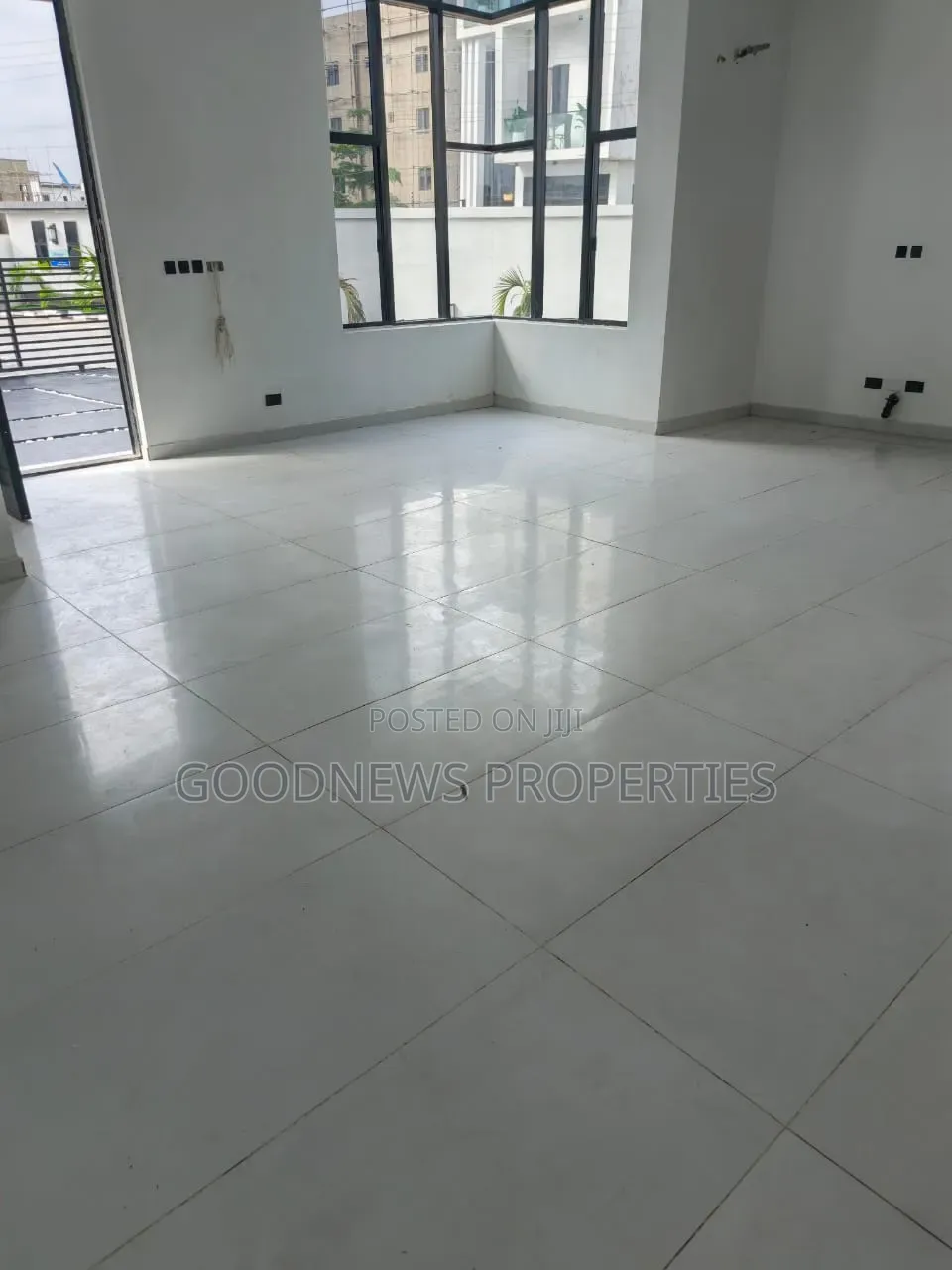 5bdrm Duplex in Ikota for sale