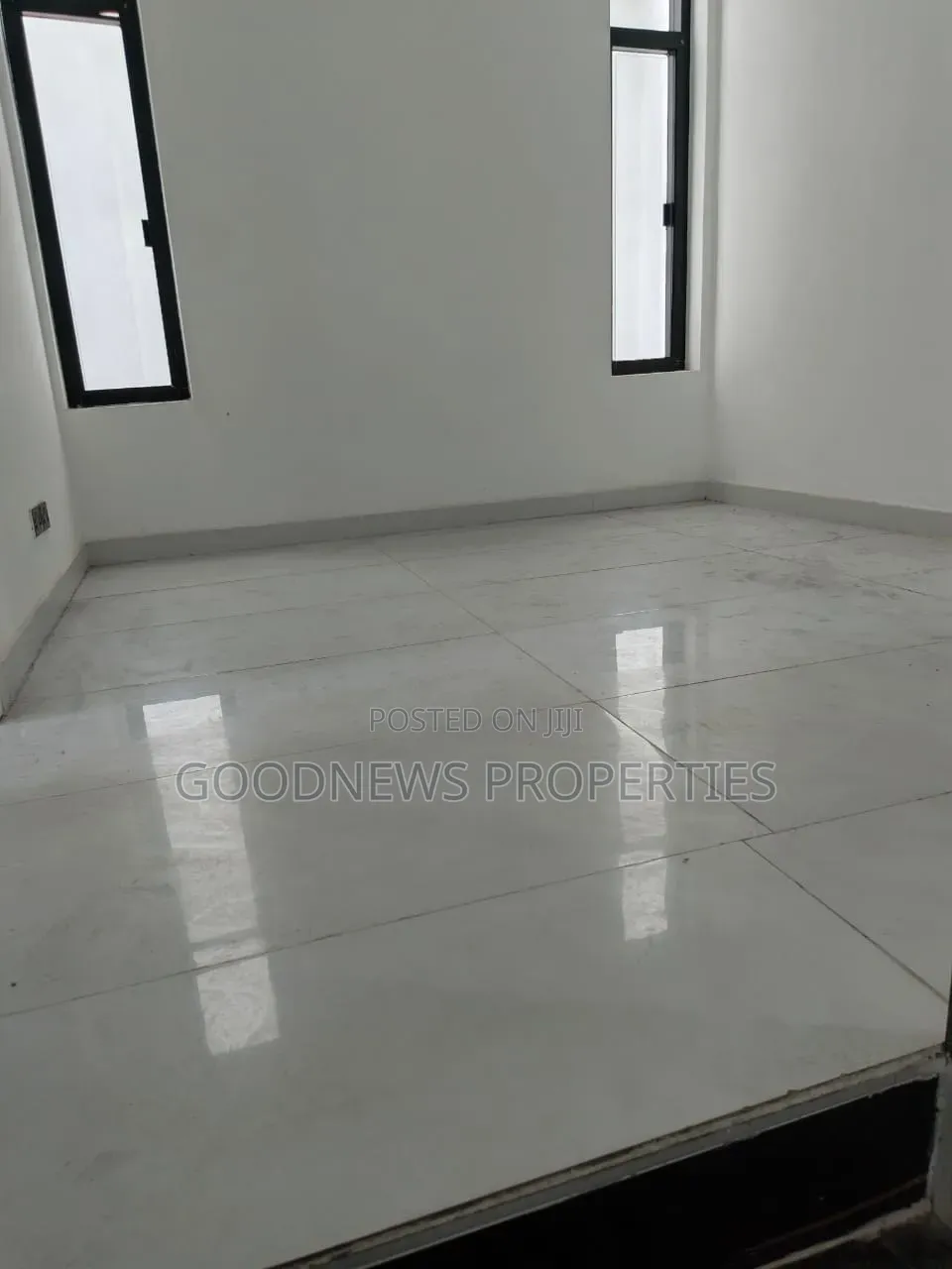 5bdrm Duplex in Ikota for sale